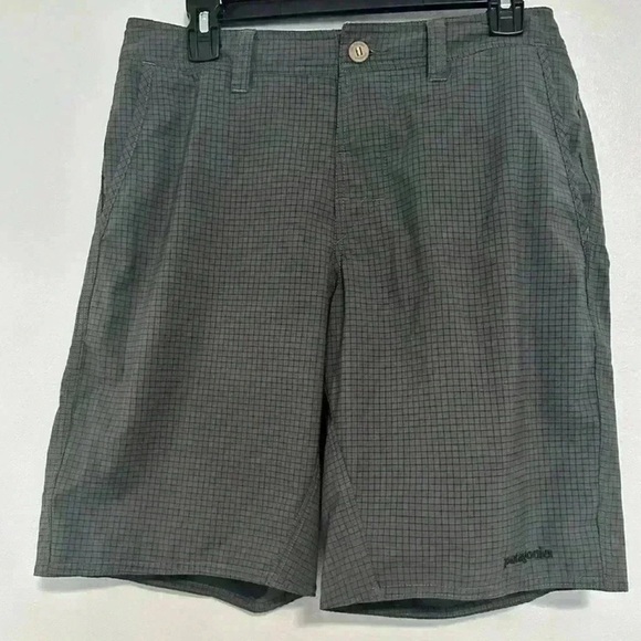Patagonia Men’s Gray Textured Stripe Flat Front Shorts - Size 32 - Picture 1 of 4